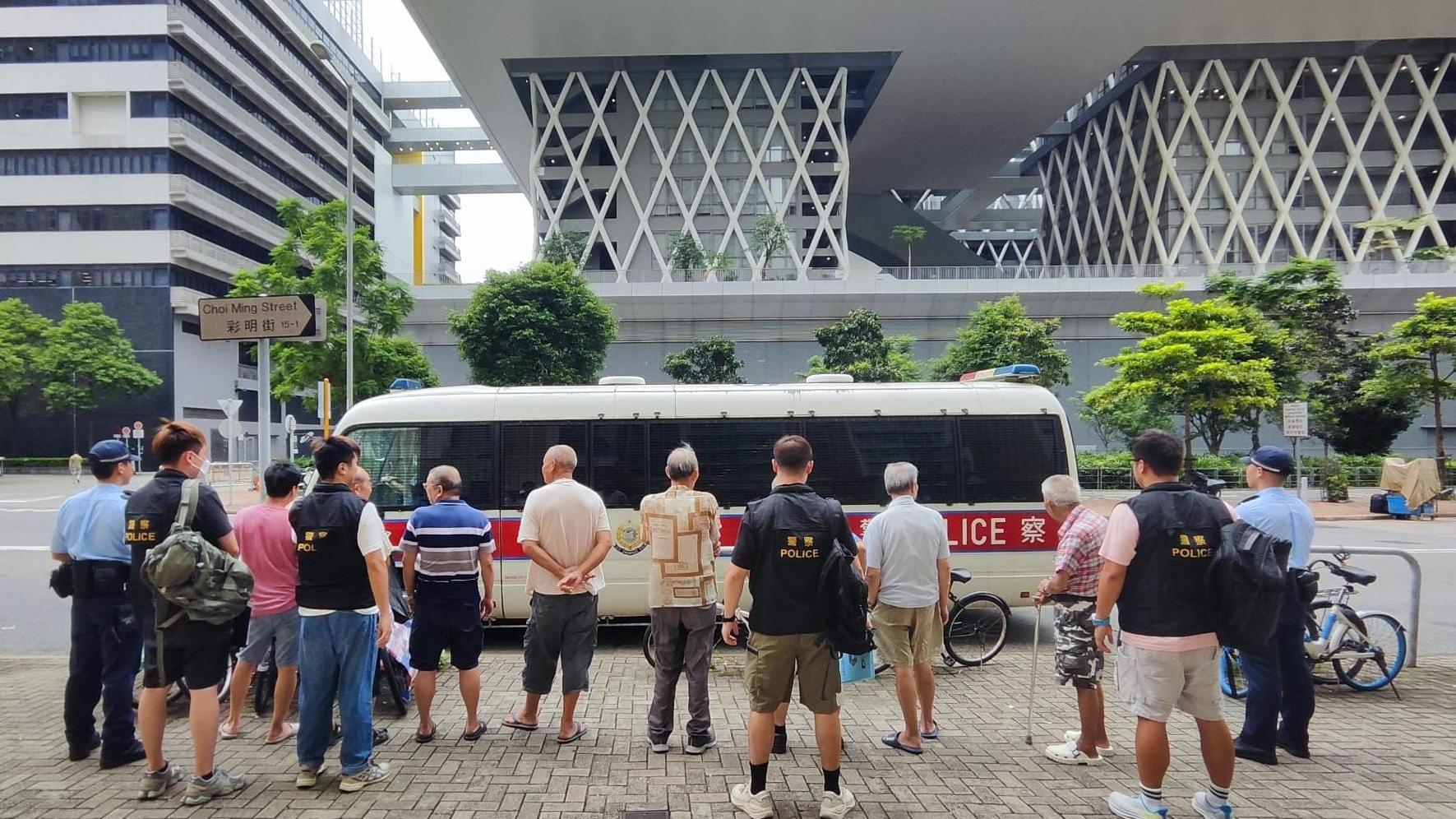 年紀最大的被捕者79歲。