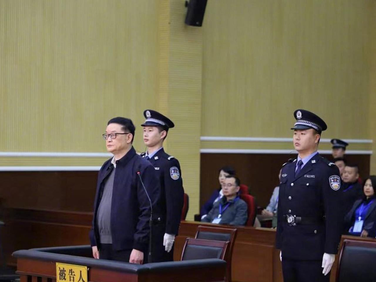 李毓毅涉嫌受賄1200多萬元人民幣，案件一審開庭，他認罪悔罪，擇期宣判。（央視微博資料圖片）