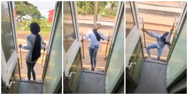 該名女子在火車行駛期間站在敞開的車門梯級，雙手扶住欄杆身體向後傾，及後頭部撞到車外一條柱，她一度失平衡但仍緊握扶手。（影片截圖）