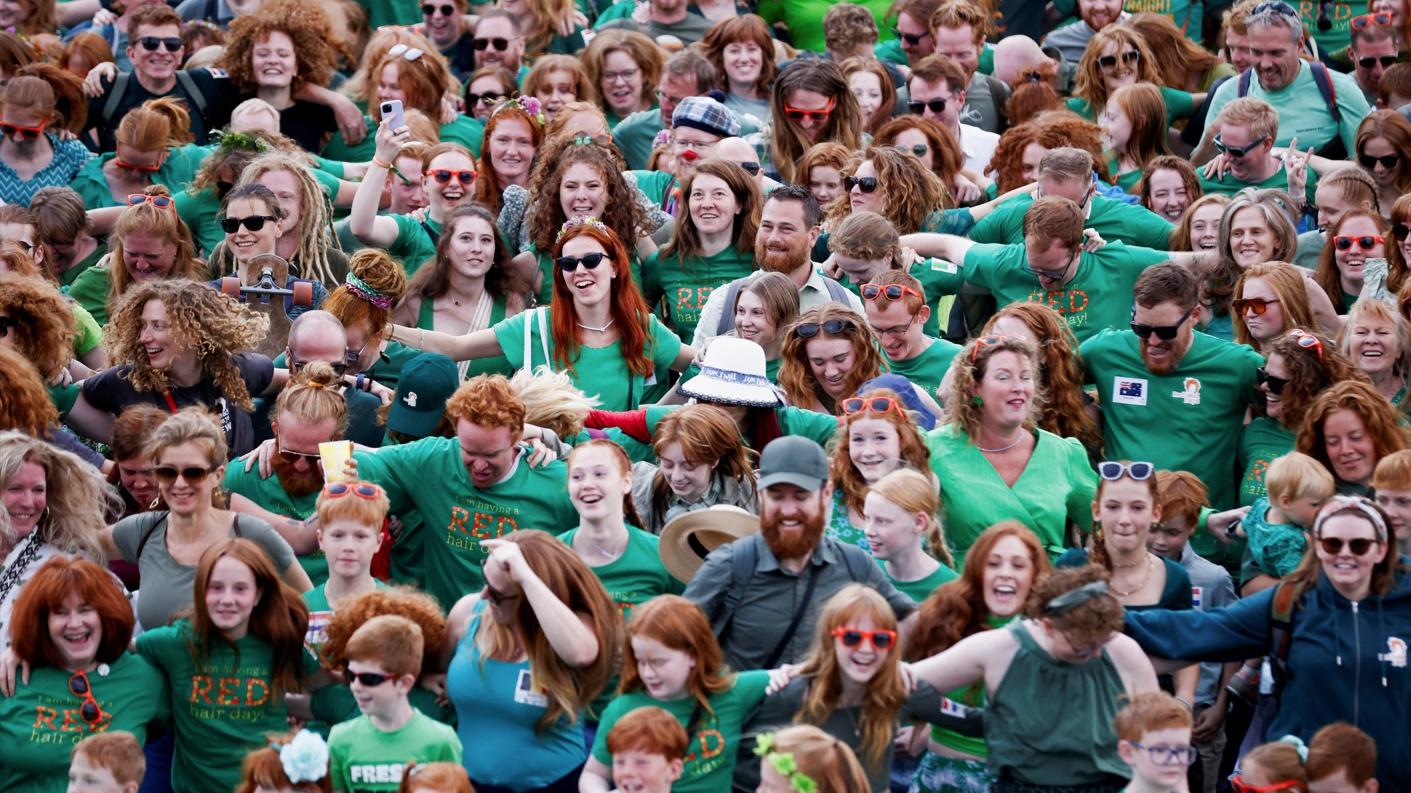 荷蘭「紅髮日慶典」於過去的周末舉行，參加者都是天生紅髮。(路透社)