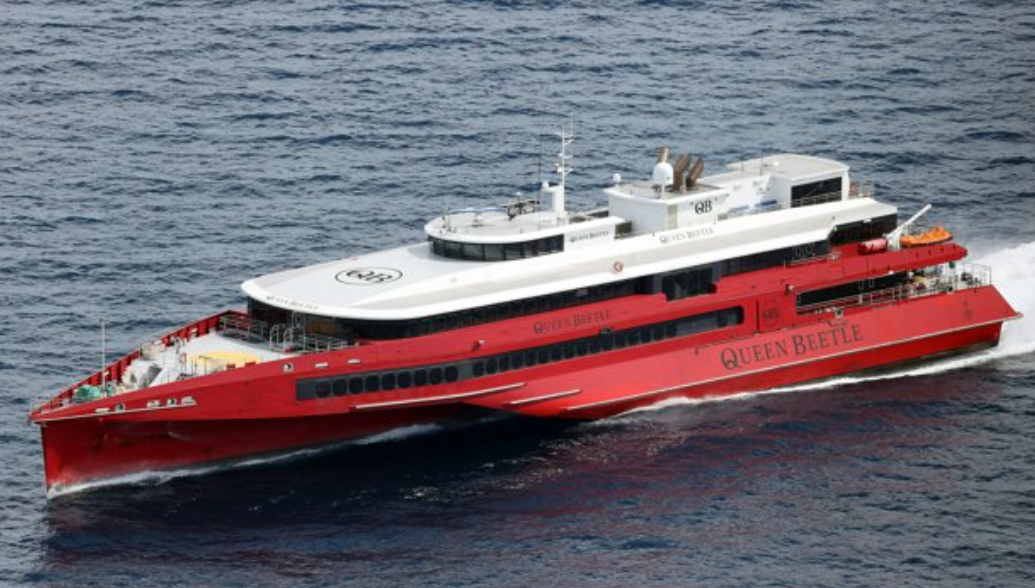 日本JR九州高速船公司一艘來往福岡與南韓釜山的高速客船「皇后甲蟲號」被揭發瞞報船身破裂及入水，期間仍如常載客逾3個月。(網上圖片)