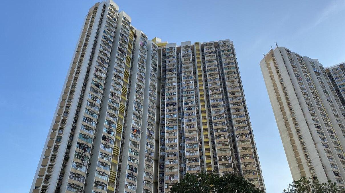 本月青衣區成交以公居屋佔多，其中青衣邨一伙未補價兩房戶，以280萬元沽出，10年升值44%。