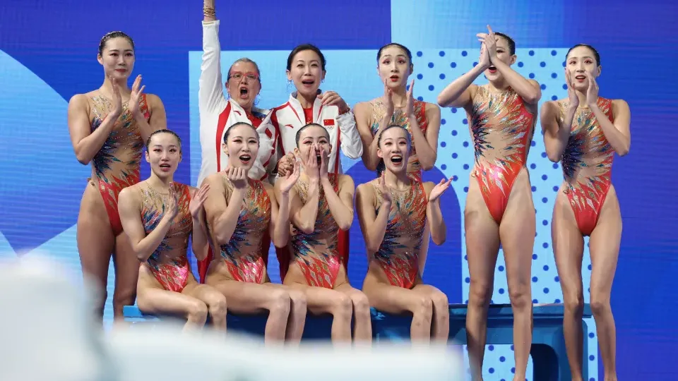 上排左2：塔域絲（Anna Tarres） (VCG via Getty Images)