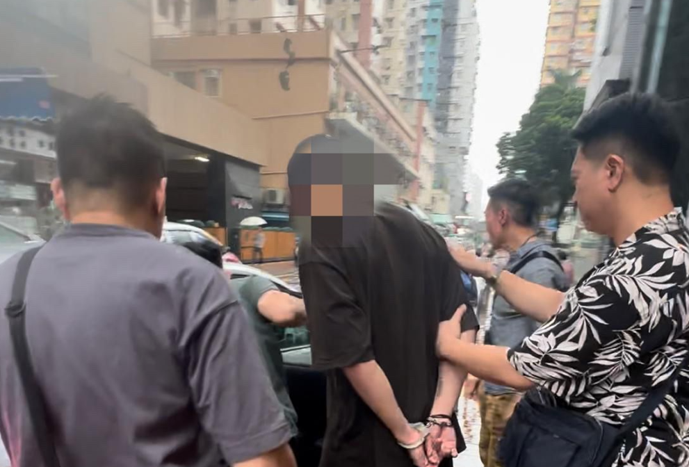 男子網購買17萬禮品卡相約交收，回家發現「不能用」報警求助。(警方提供)