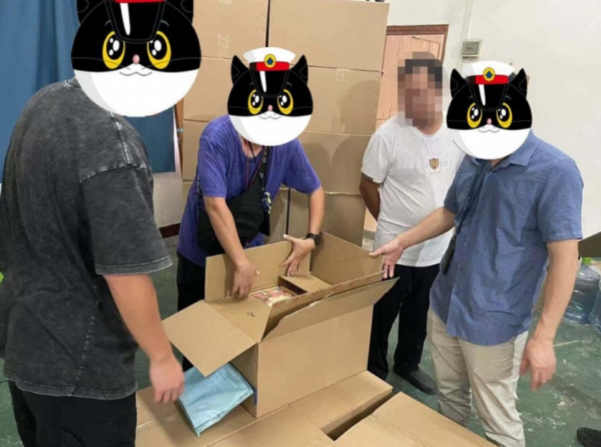 廣州荔灣公安近日搗破3個製售假冒名牌月餅的地下工場，破獲成品、半成品、標示包裝及生產工具。涉案金額達200萬餘元（人民幣），案中6名疑犯被刑事拘留。(網上圖片)