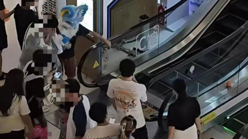 深圳市南山區寶能環球匯西麗店扶手電梯發生故障 《南方都市報》