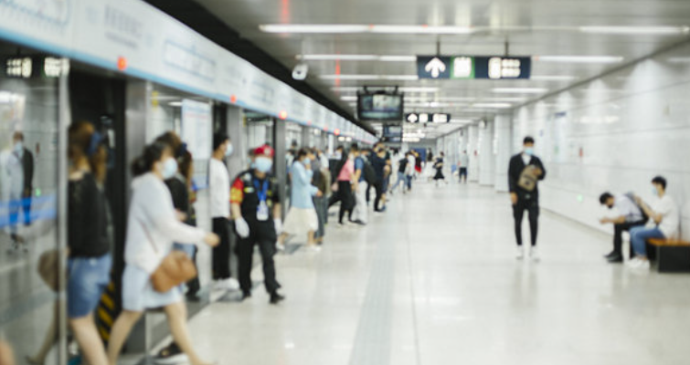 內媒報道，雲南昆明市一間地鐵營運公司近日被揭拖欠員工工資，超過2,000名員工被拖欠工資和養老保險等福利逾2億元（人民幣，下同，約2.2億港元）