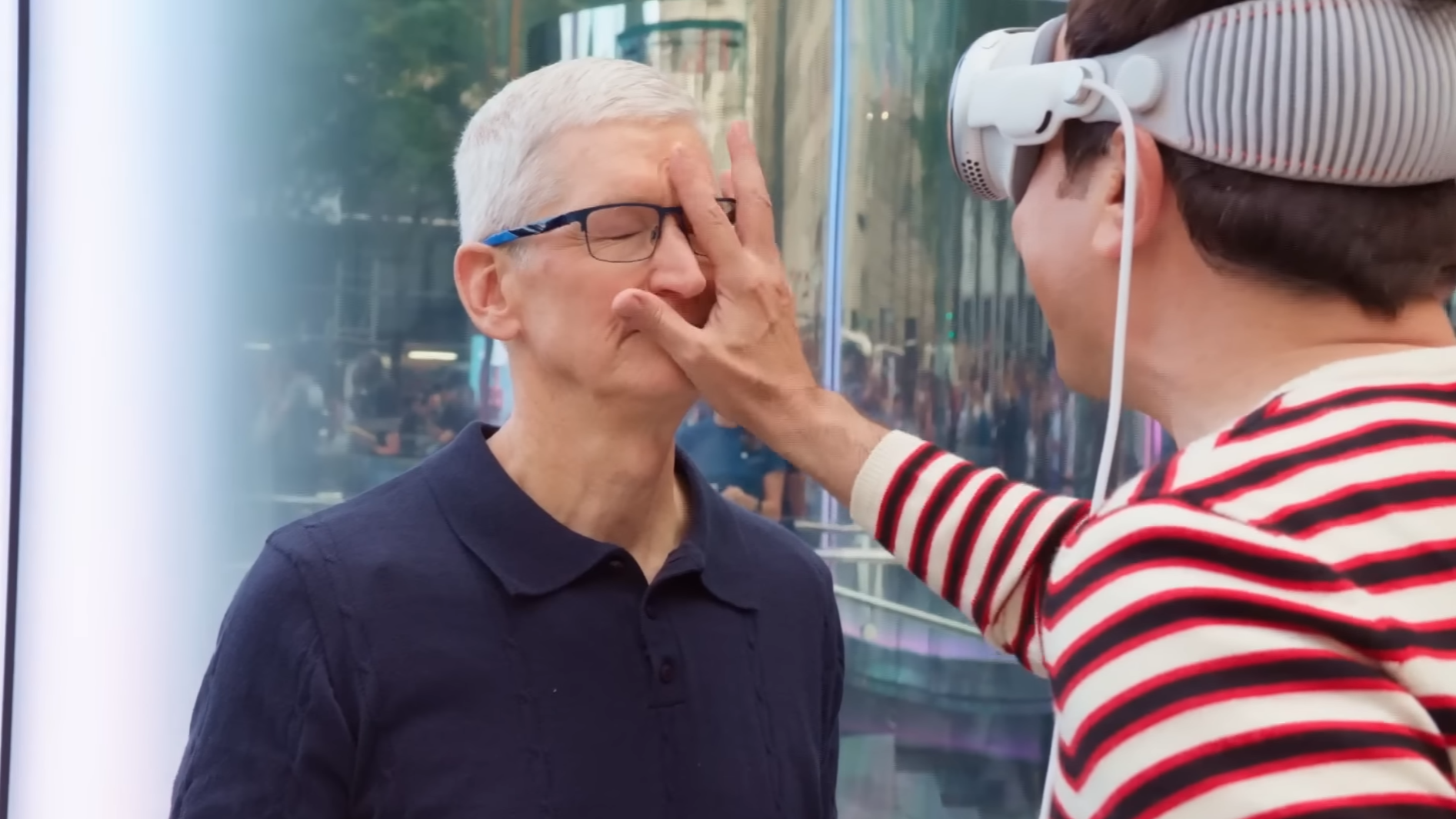 Tim Cook現身脫口秀節目推銷iPhone 16　引網友質疑銷量