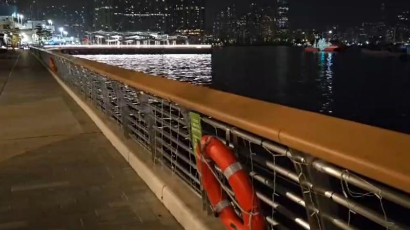 長沙灣15歲仔借酒消愁，跳海「冷靜」無法上岸獲救送院。(電視截圖)