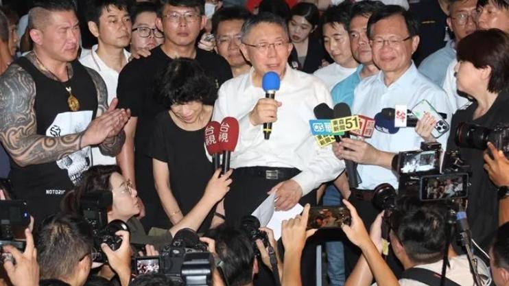 柯文哲凌晨獲當庭釋放，稱2天來極盡壓迫凌虐。(網上圖片)