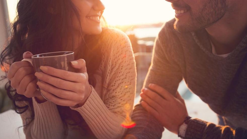 星洲公司逾八成員工單身，提供拍拖假及交友服務費。(網上圖片)