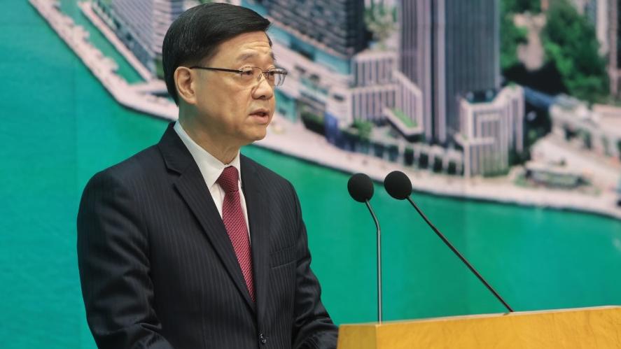 七一刺警｜特首李家超指，如果任何案件涉及國家安全，都會從嚴處理。(中通社)