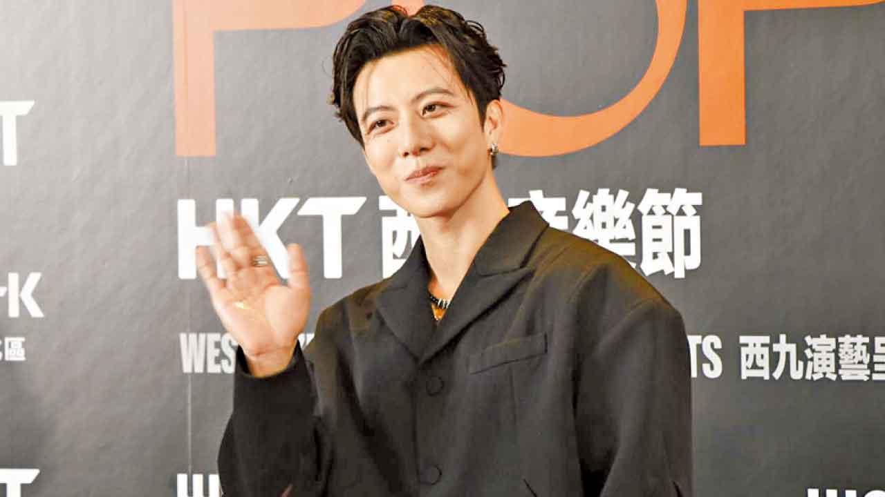 傾一年先簽嘅合約