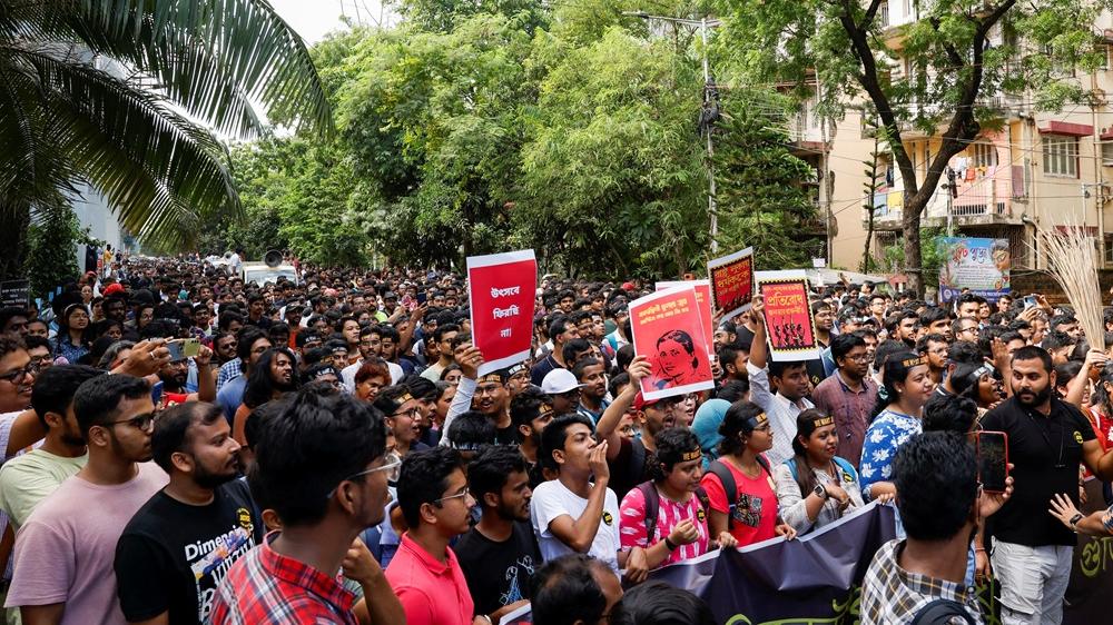 加爾各答早前示威抗議一位實習女醫生被姦殺事件。(路透社)