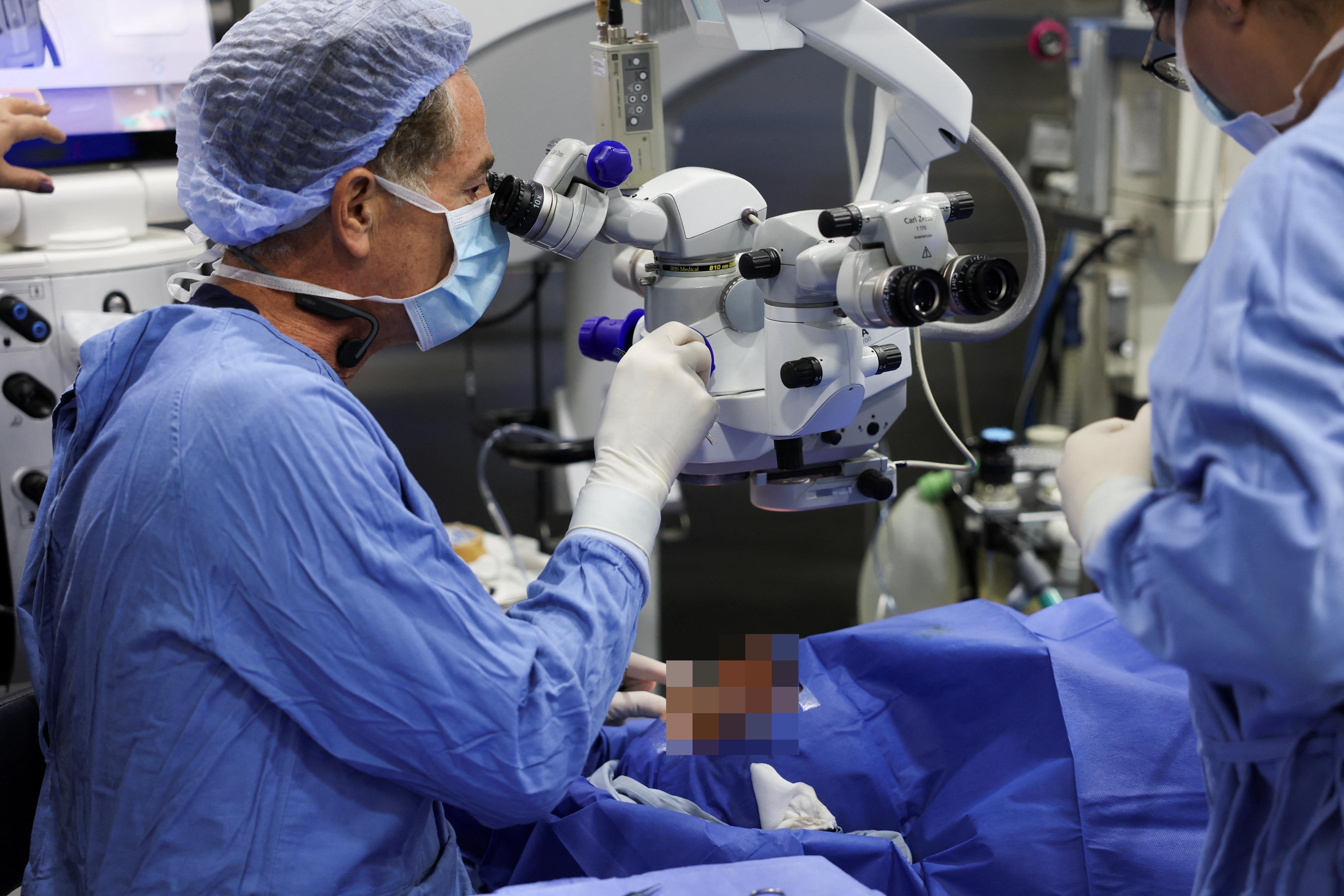 在黎巴嫩一家眼耳科專門醫院任職外科醫生的傑拉德（Elias Jaradeh）表示，部分傷勢最嚴重的人被送到這家醫院(路透社)