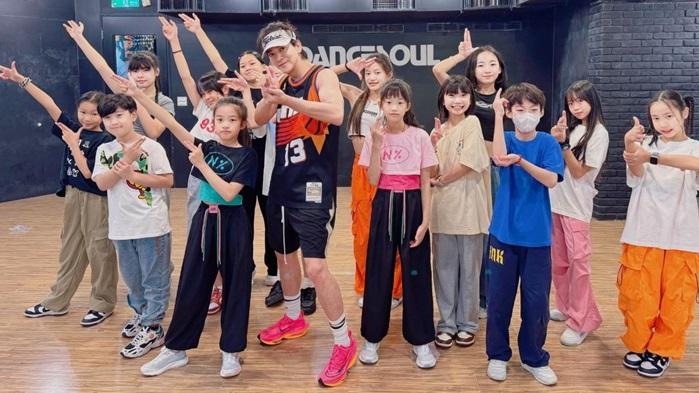 陳曉東小巨蛋開騷 兩囡囡組團伴舞