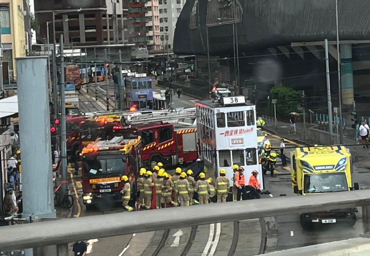 堅尼地城電車意外｜運輸署會在電車站上落車位置　髹上紅色及「留意乘客」標記
