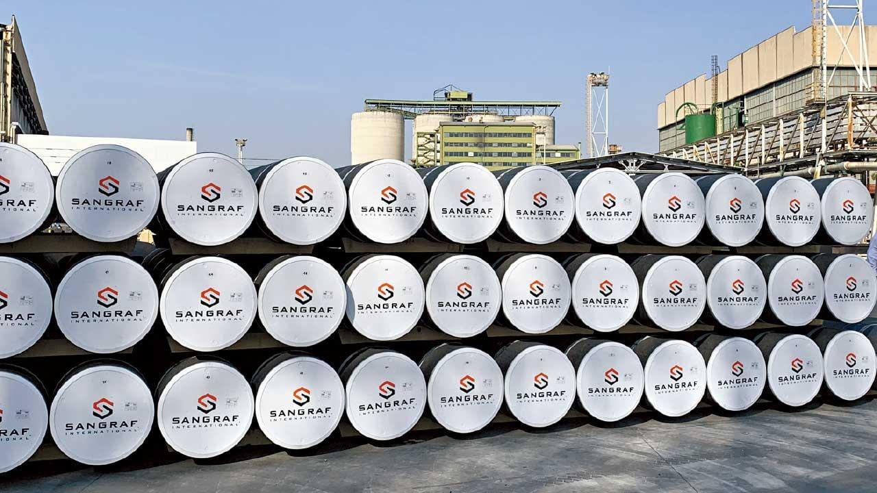 昇能集團被證監會點名股權高度集中，股價瀉八成。