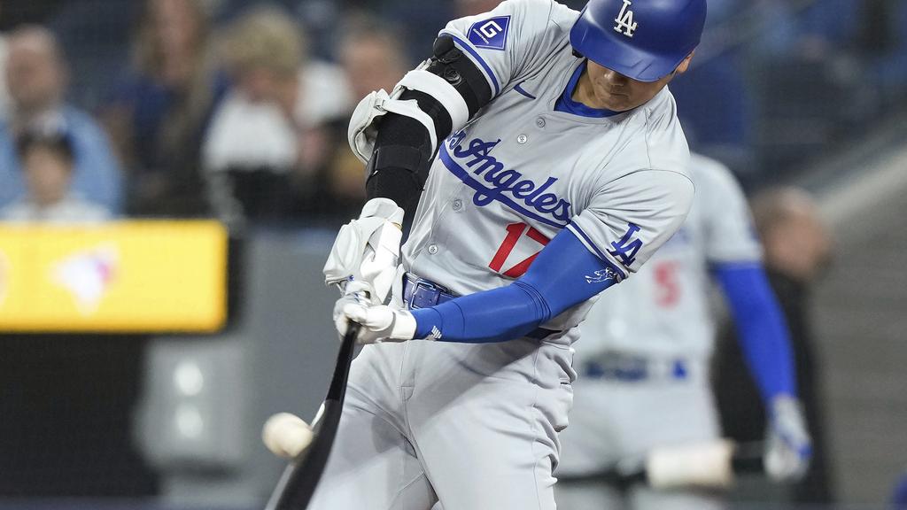 大谷翔平達成50個全壘打及50次盜壘的棒球拍賣引發訴訟。(美聯社)