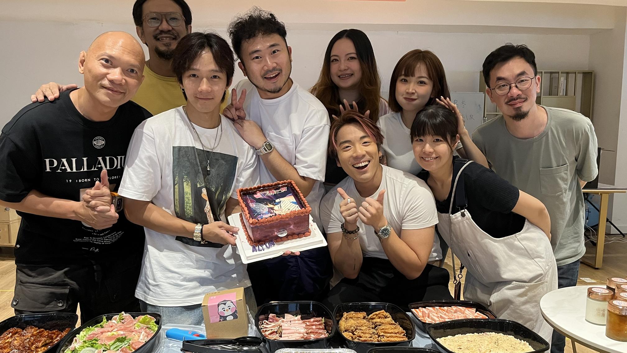 Alton王智德35歲生日 排練舞台劇驚喜獲贈「燒」蛋糕