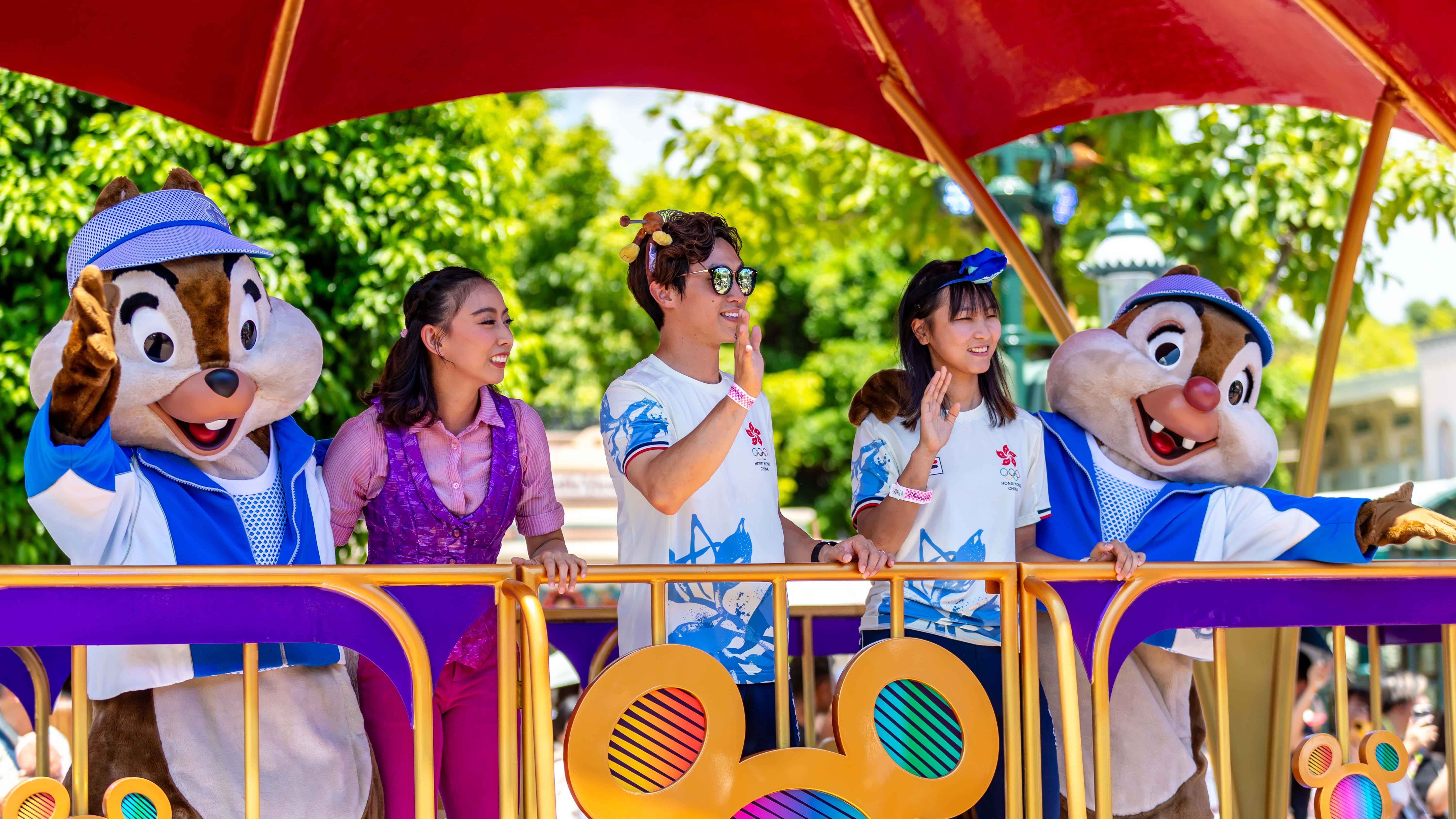 港隊運動員現身迪士尼 出席祝捷儀式巡遊 (迪士尼提供)