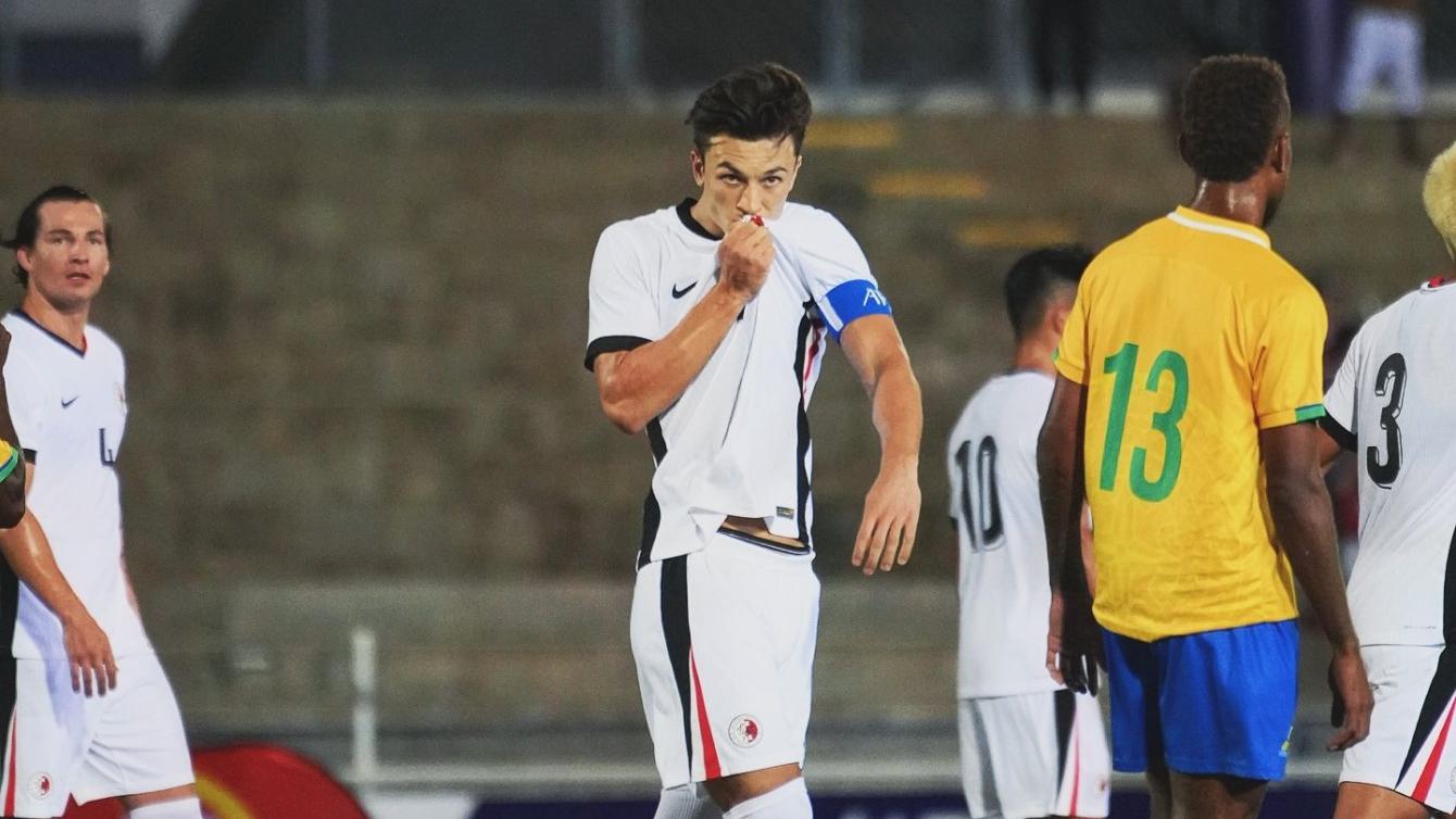 安永佳射入十二碼，香港隊以2︰0領先所羅門群島。（中國香港足球總會）