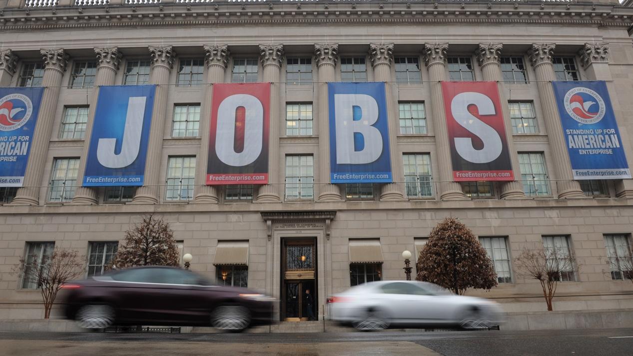 ADP就業人數經季節調整後增加9.9萬人，連續第五個月下滑。(資料圖片)