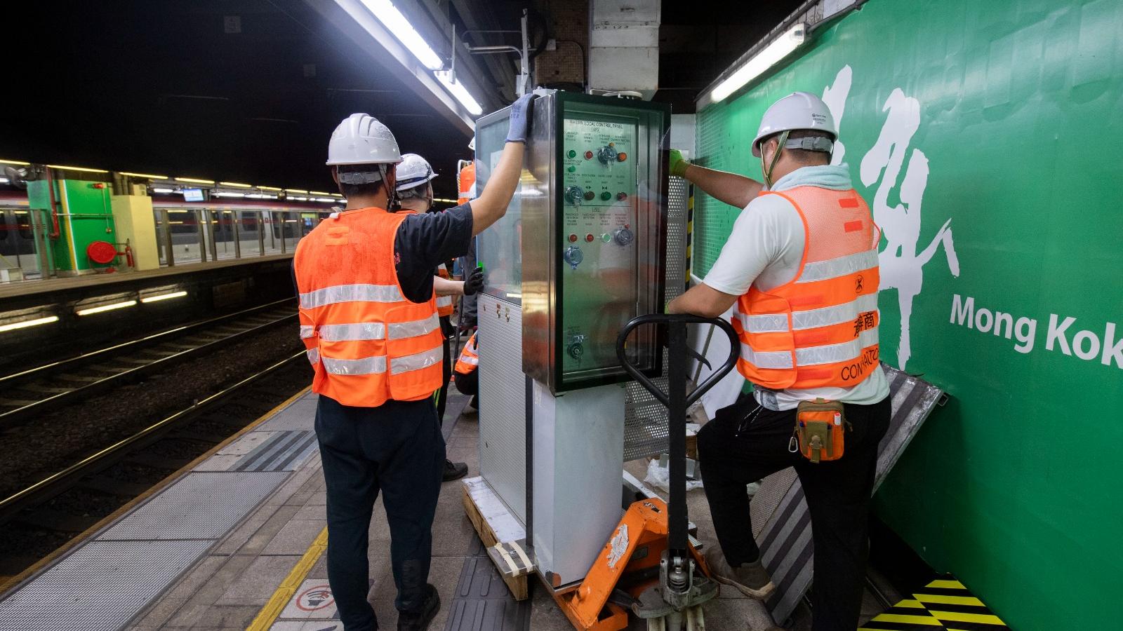 港鐵旺角東站提前安裝自動月台閘門　大學站年底前展開工程