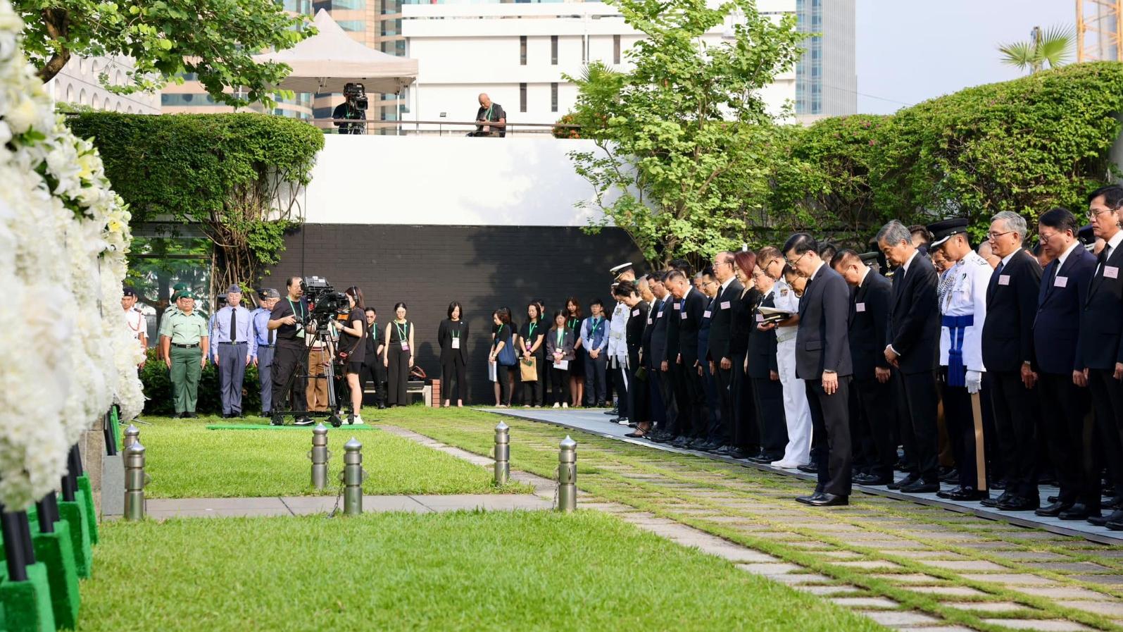 李家超和政府高層官員出席儀式紀念中國人民抗日戰爭勝利