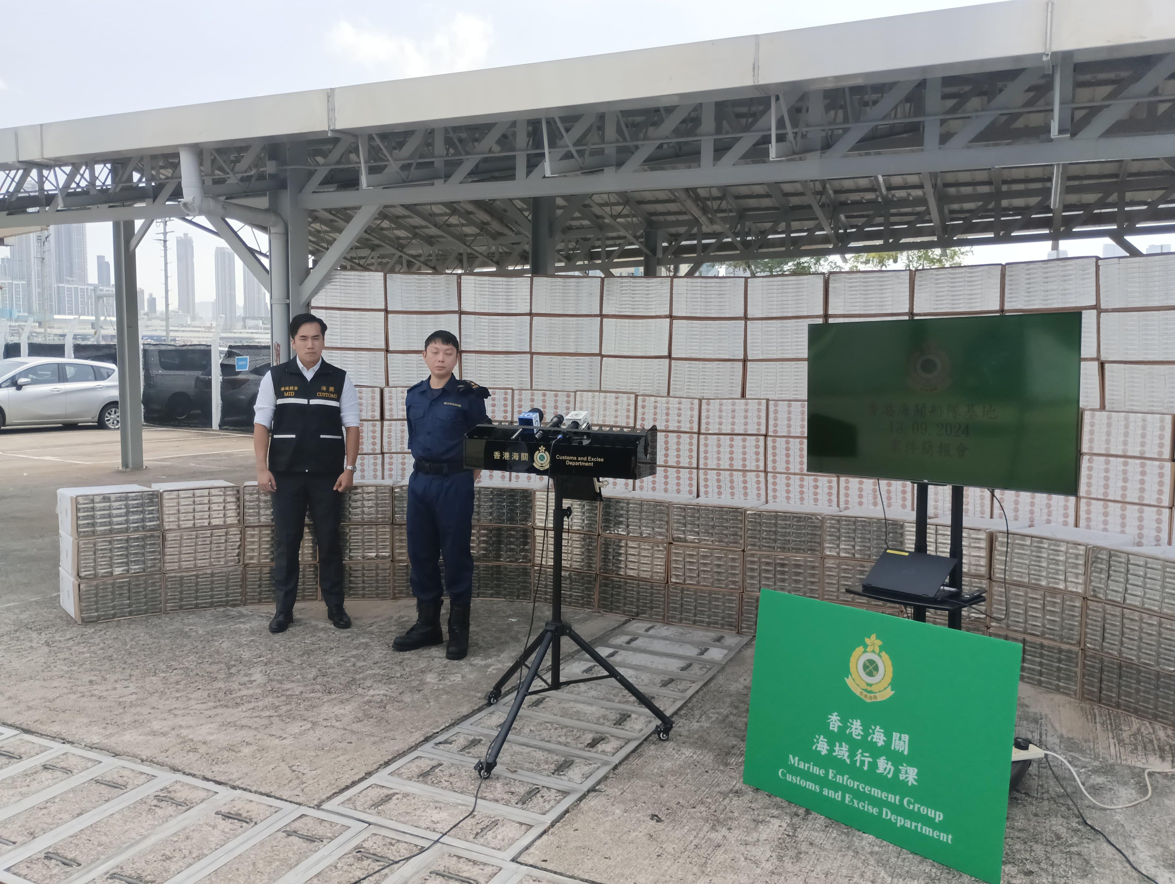 海關截由內地經香港拖船 檢總值3300萬私煙 拘3本地船員