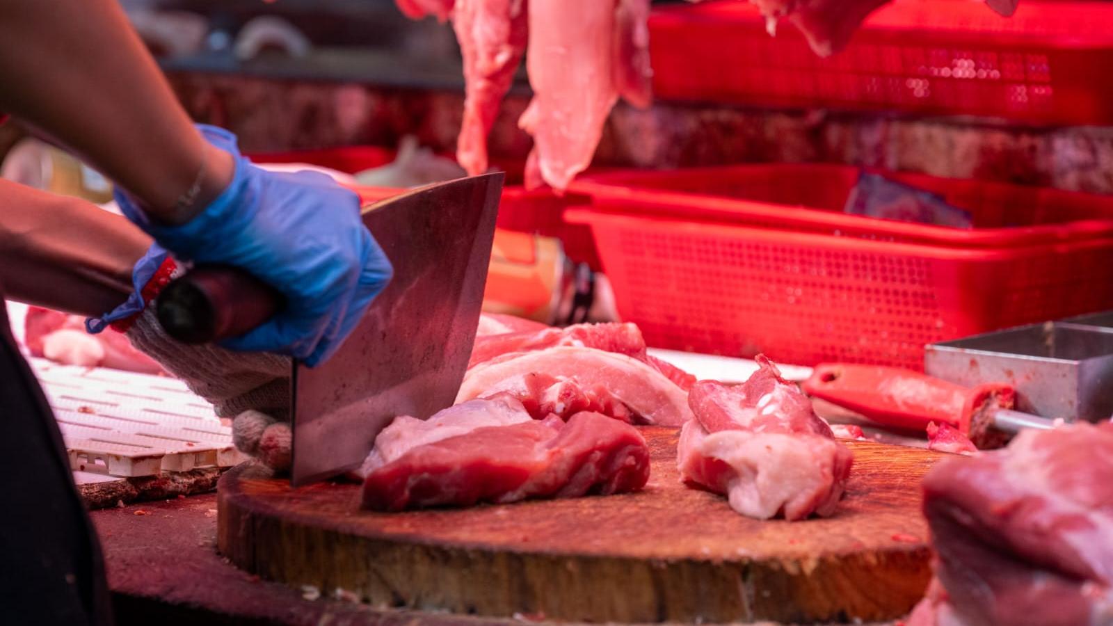 近來不少港人違規攜帶生肉入境。(資料圖片/陳奕釗攝)