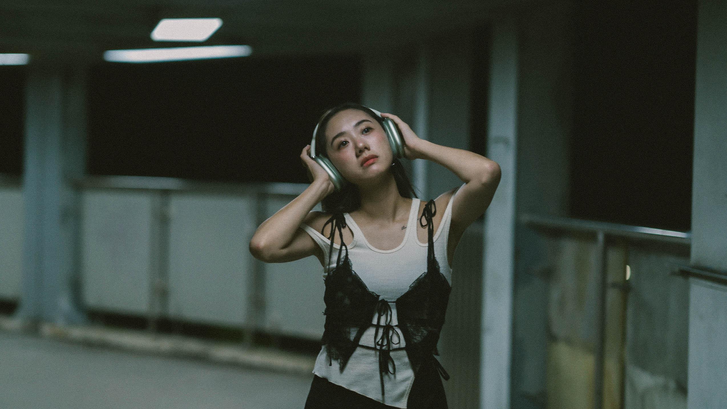 Kay@Beanies飛台灣拍MV前扭傷腳 一直講錯導演名爆瘀事