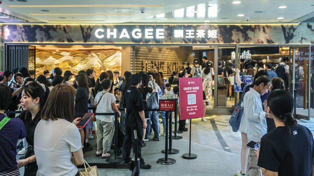 內地連鎖茶飲店「霸王茶姬」攻港，現已在尖沙咀試業。(中通社)