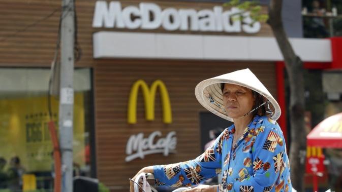 麥當勞進軍越南10年，但擴展緩慢。圖為胡志明市麥當勞分店。(資料圖片)