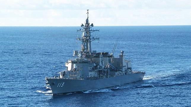 日本漣號護衛艦早前通過台灣海峽。(網上圖片)