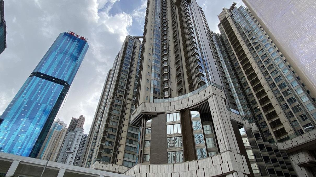 北角維港頌海景兩房業主，因已移民及不想再拖，蝕讓逾一成沽出單位，料實輸逾兩球。