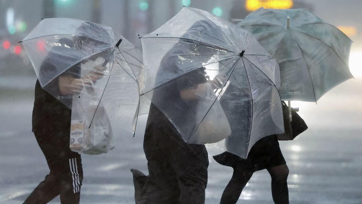 日本專家指，颱風接近導致大氣狀況不穩定，若出現頭暈、耳鳴等症狀，便可能患上「氣象病」。(資料圖片)