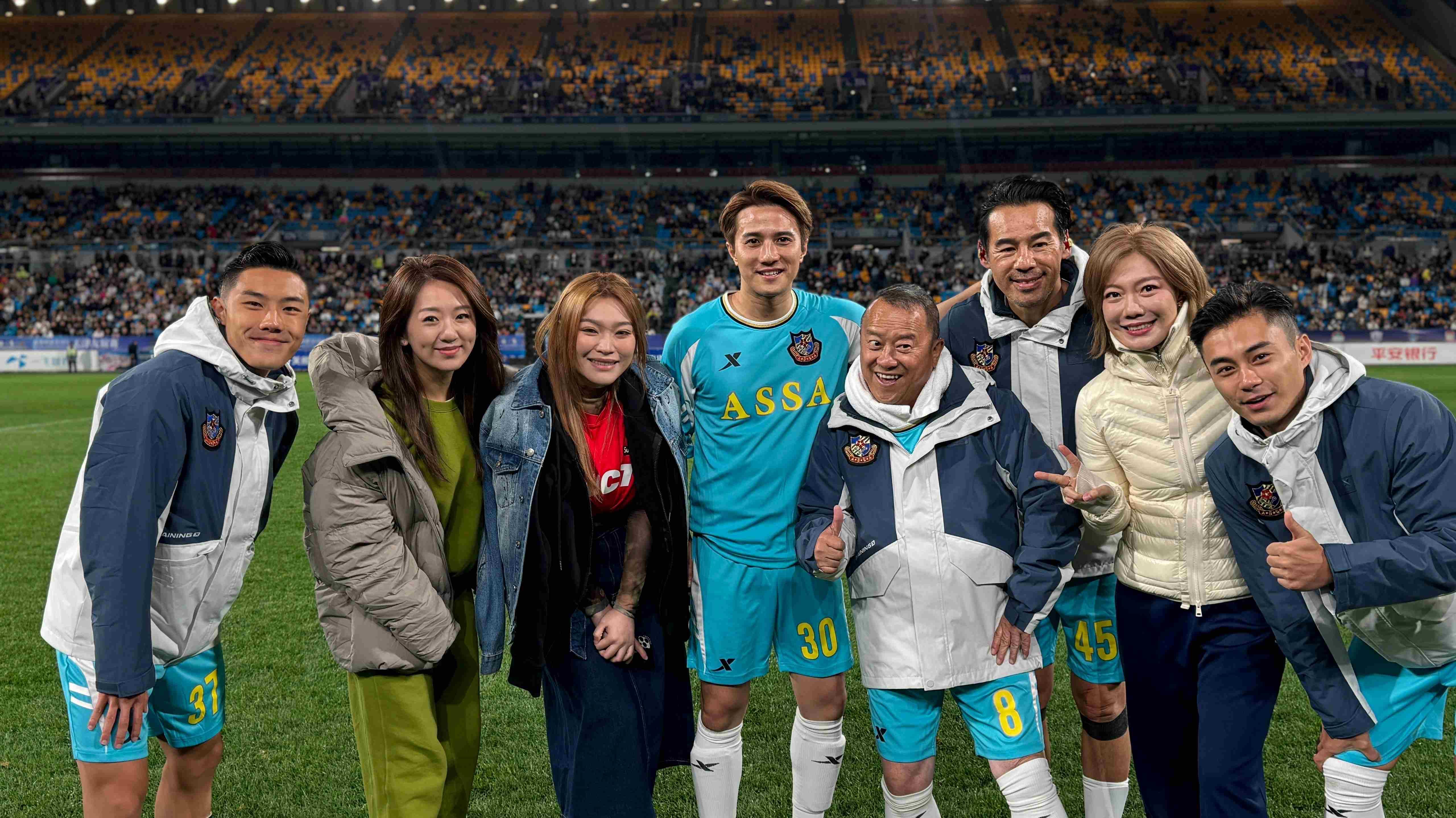 龍婷獲邀為明星足球隊獻唱助興 曾志偉引新力軍加入球隊  