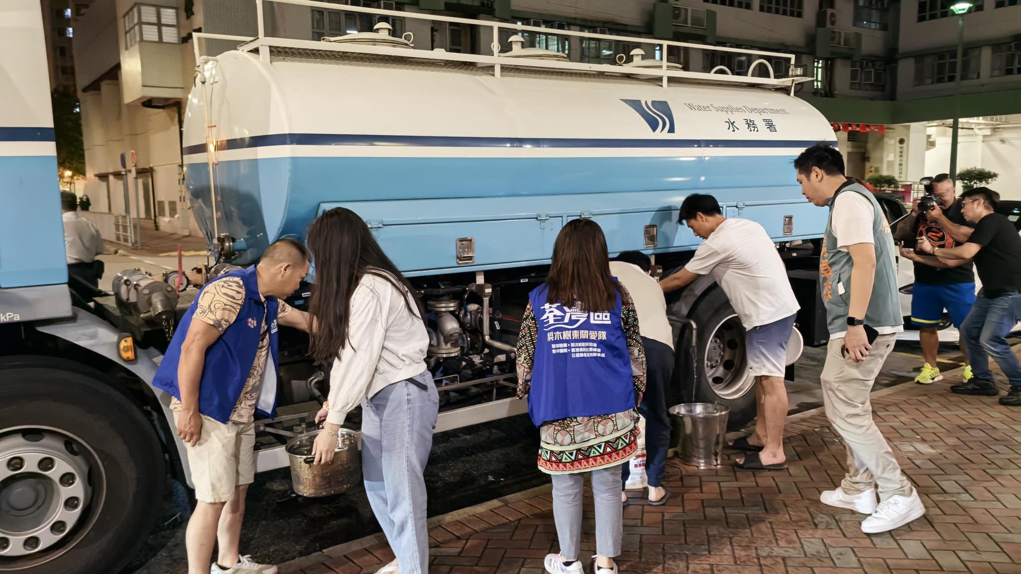 梨木樹邨一度停水，20幢樓約4萬人受影響。(荃灣區梨木樹西關愛隊@FB)