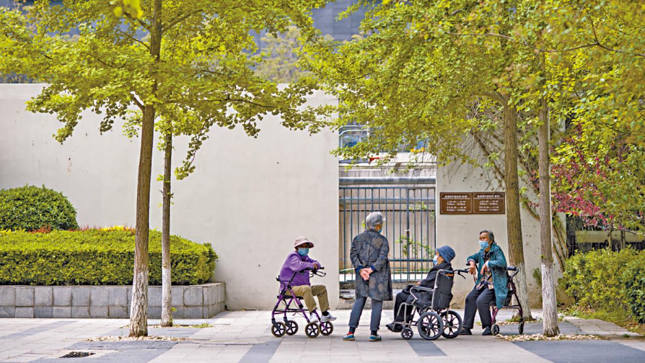 北上養老 分擔醫療費 每年上限門診1萬住院3萬 試行每月5千資助綜援長者住粵院舍