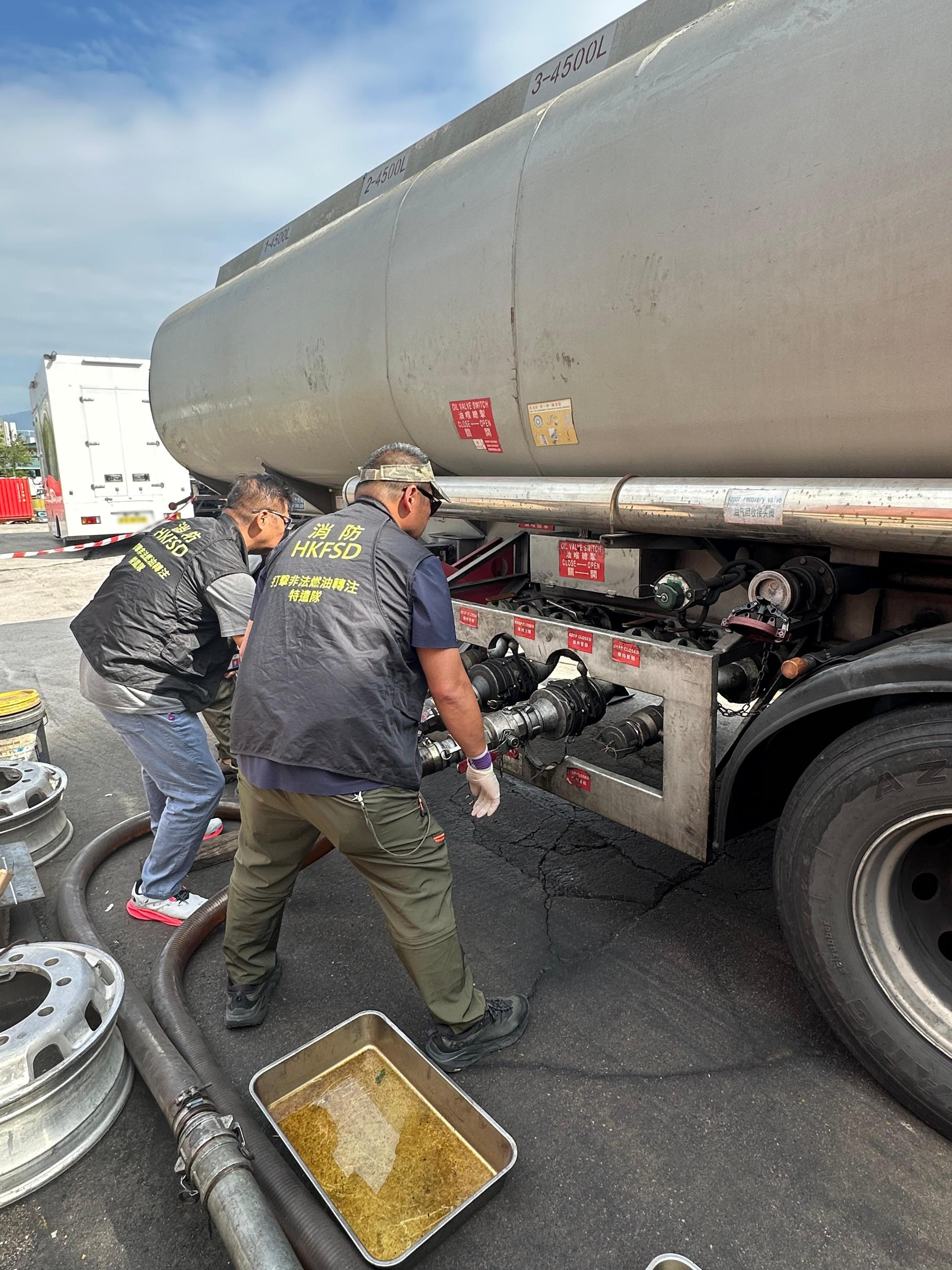 消防元朗搗破非法加油站　撿獲43000公升柴油(消防處圖片)