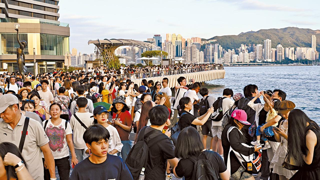 國慶黃金周旺丁旺財 首5日近百萬內地客訪港升35% 餐飲業料生意額達20億元