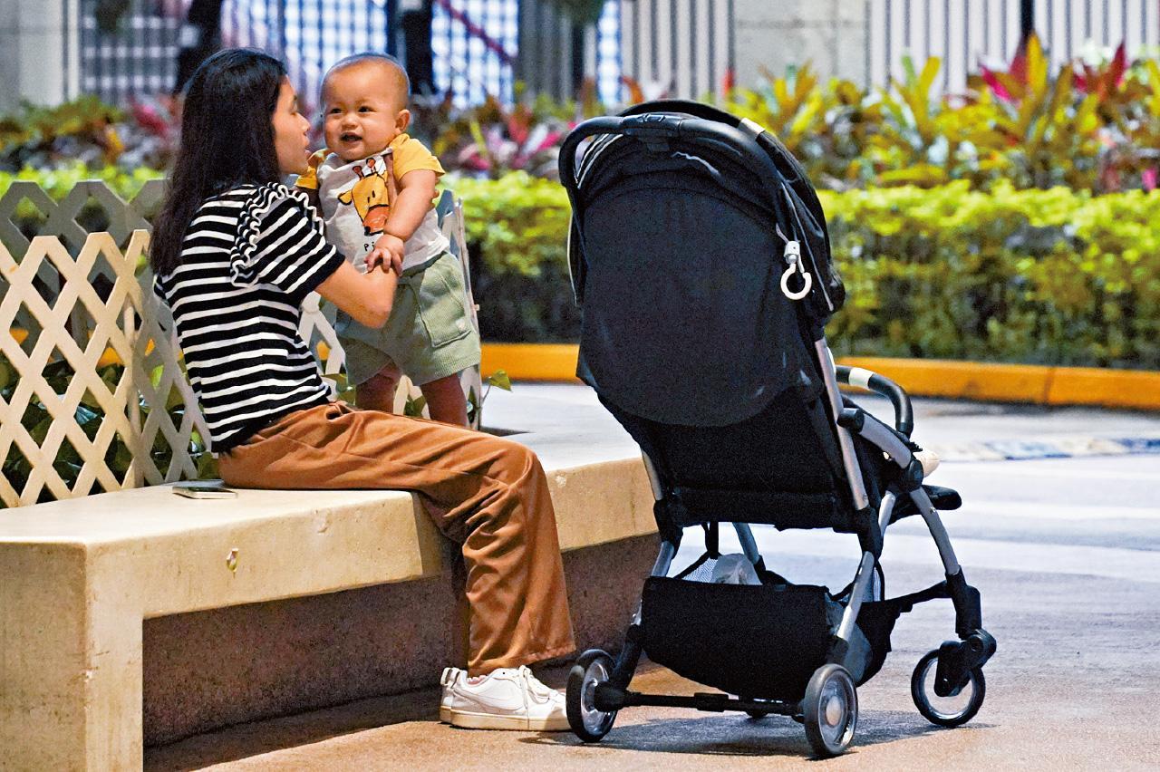 政府去年《施政報告》提出多項鼓勵生育措施（資料圖片）