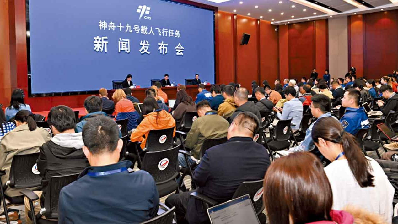 中國2030前載人登月工作順利推進 兩港澳載荷專家受訓登月 理大參研月球車列最後兩強