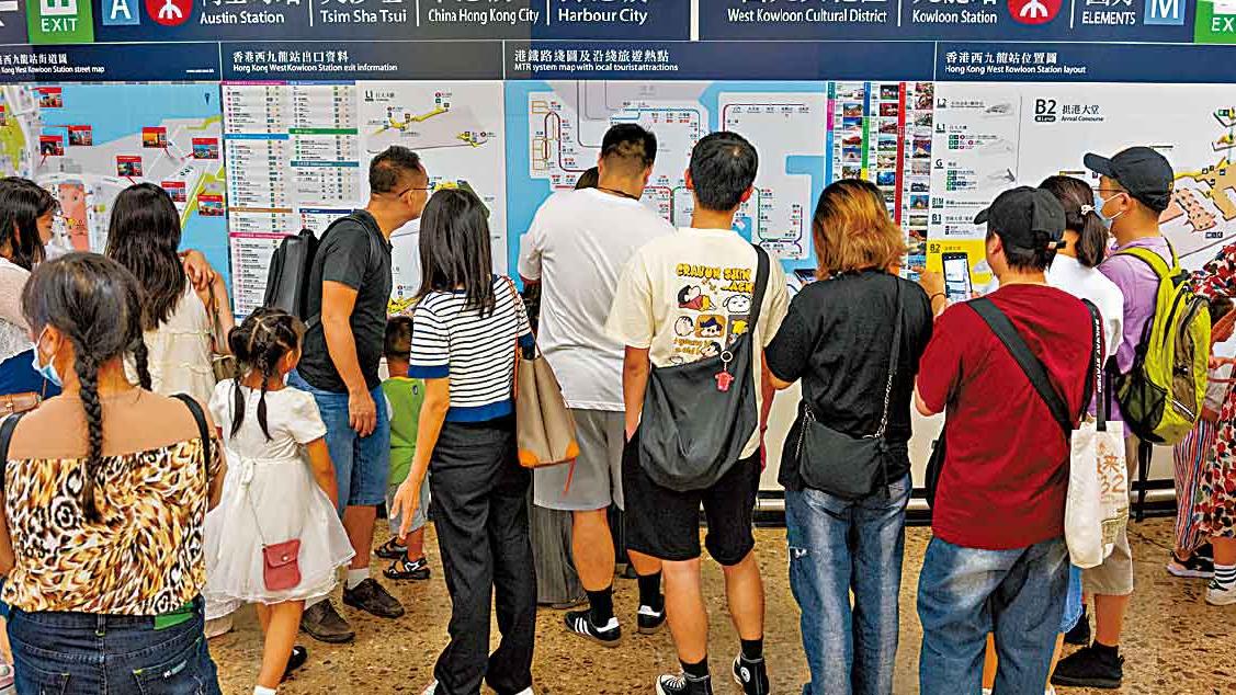 國慶黃金周122萬內地客來港升27%  李玉兒︰旅客用八達通錄1億港元交易額