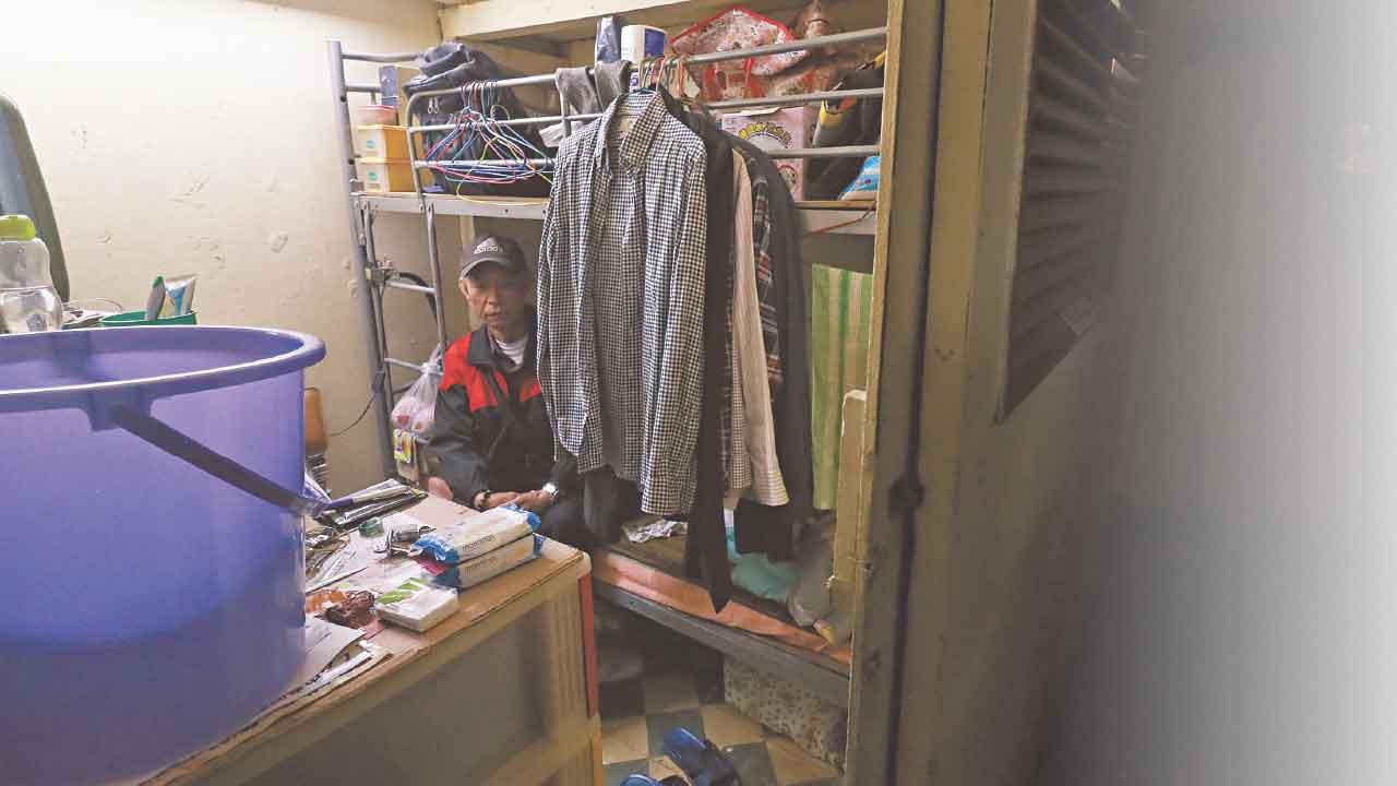 施政報告2024訂簡樸房標準 取締3萬劣質劏房 要求最細8平方米 有窗 獨立廁所