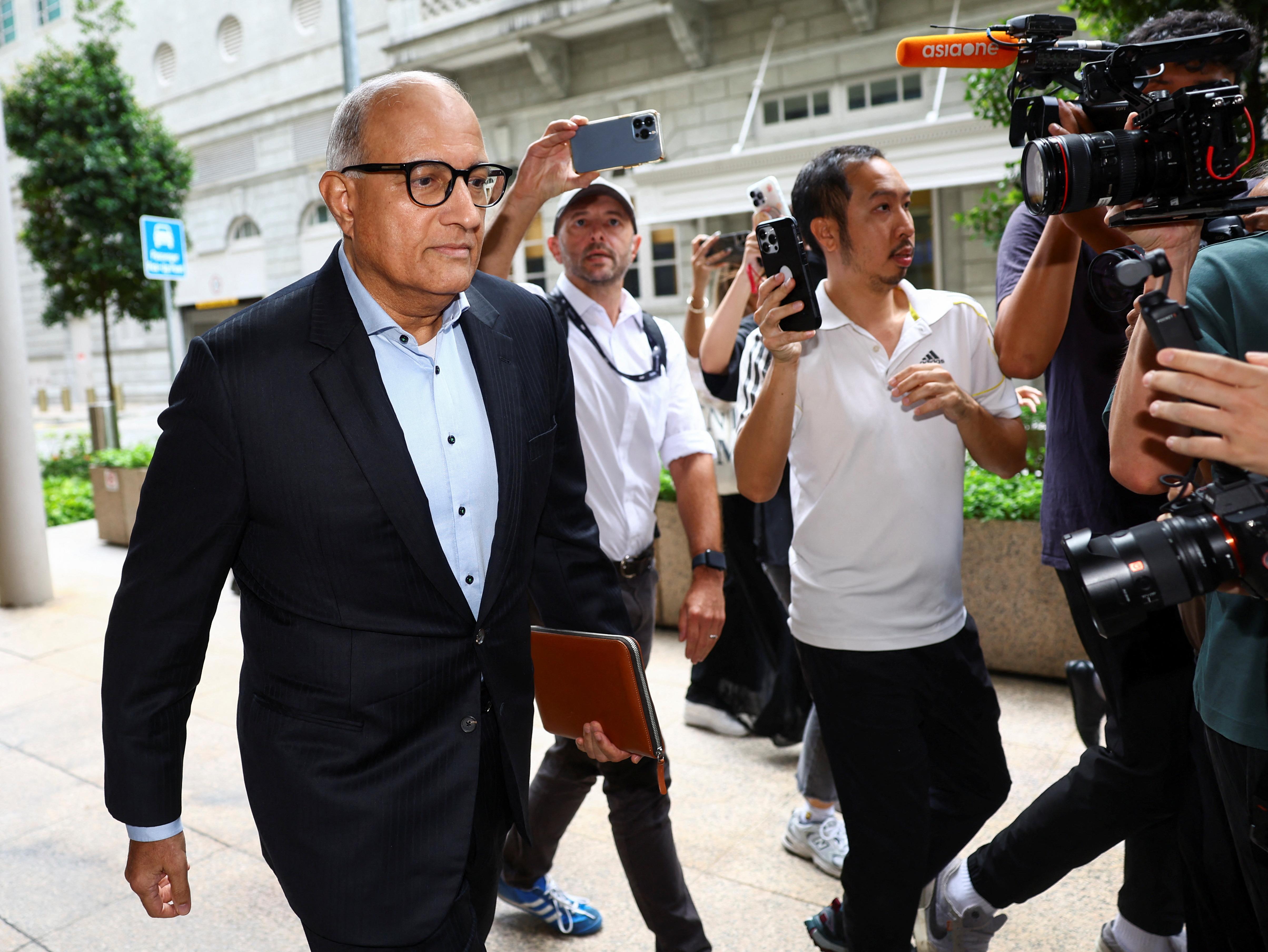 新加坡前交通部長易華仁承認公職人員收受利益及妨礙司法等5項控罪，被判入獄12個月。(路透社)