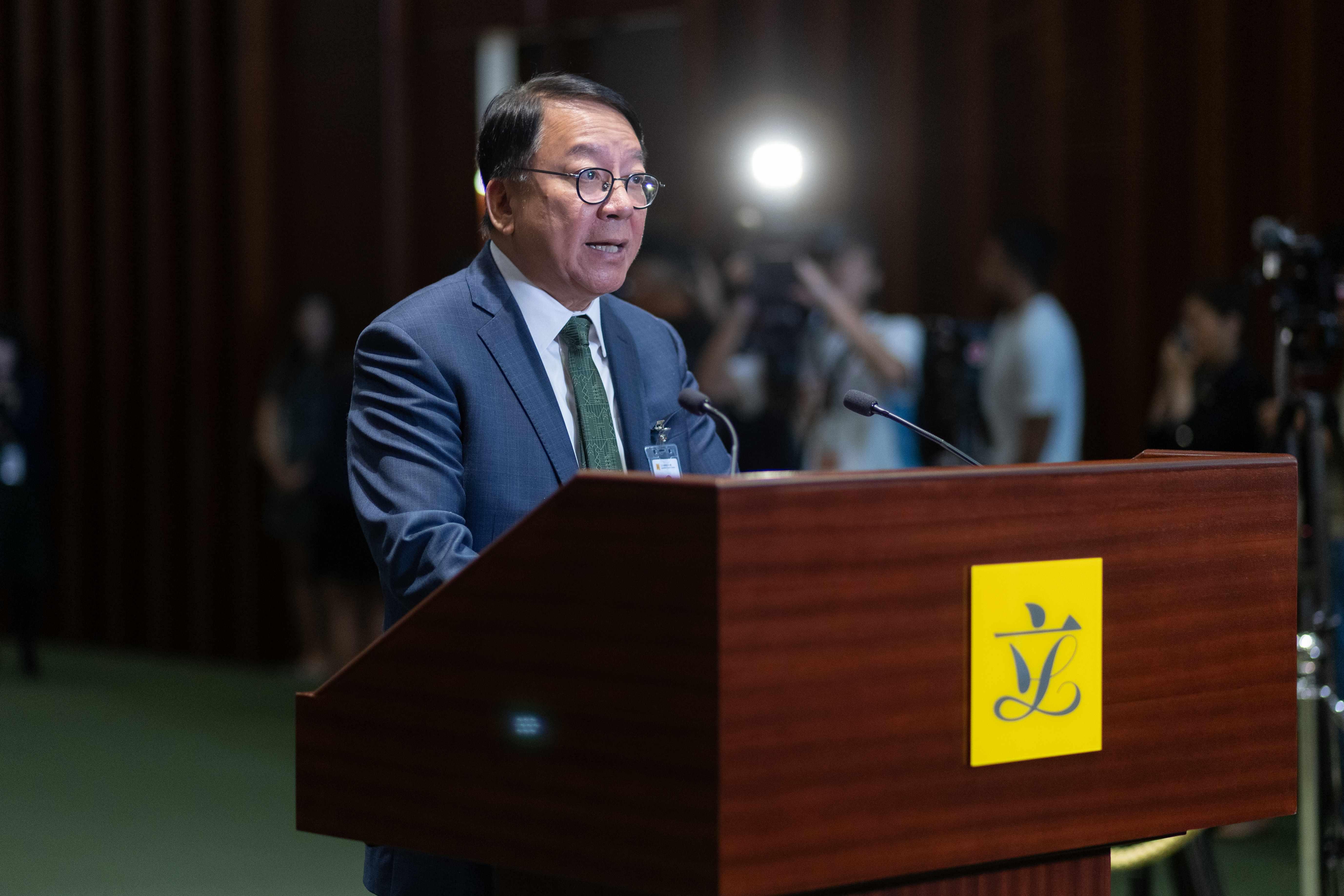 李家超宣讀新一份施政報告 陳國基