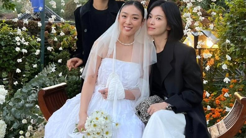 宋慧喬赴好友婚禮 50萬愛馬仕放地下