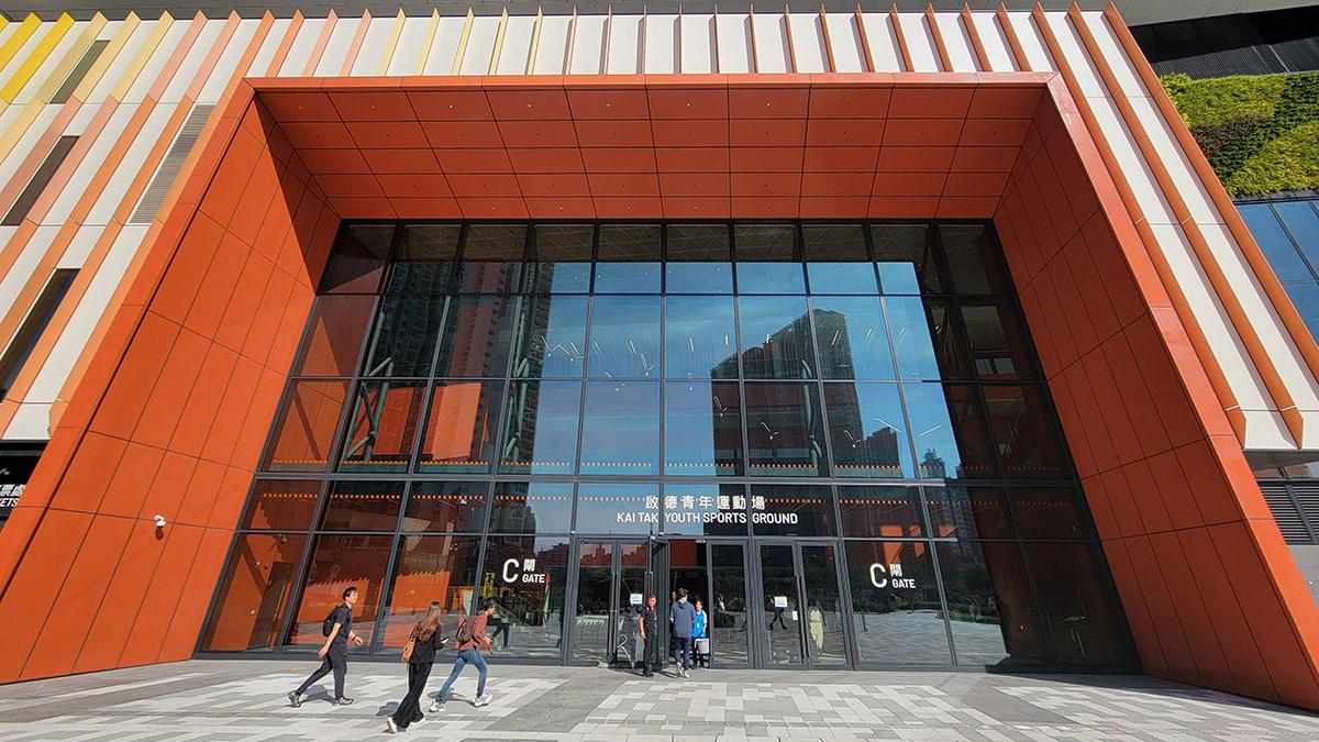 啟德體育園青年運動場觀眾入口。(鍾式明攝)